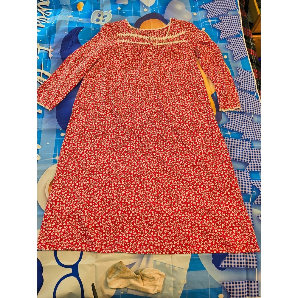 Croft & Barrow Women’s Blouse – Size Large,....    #L